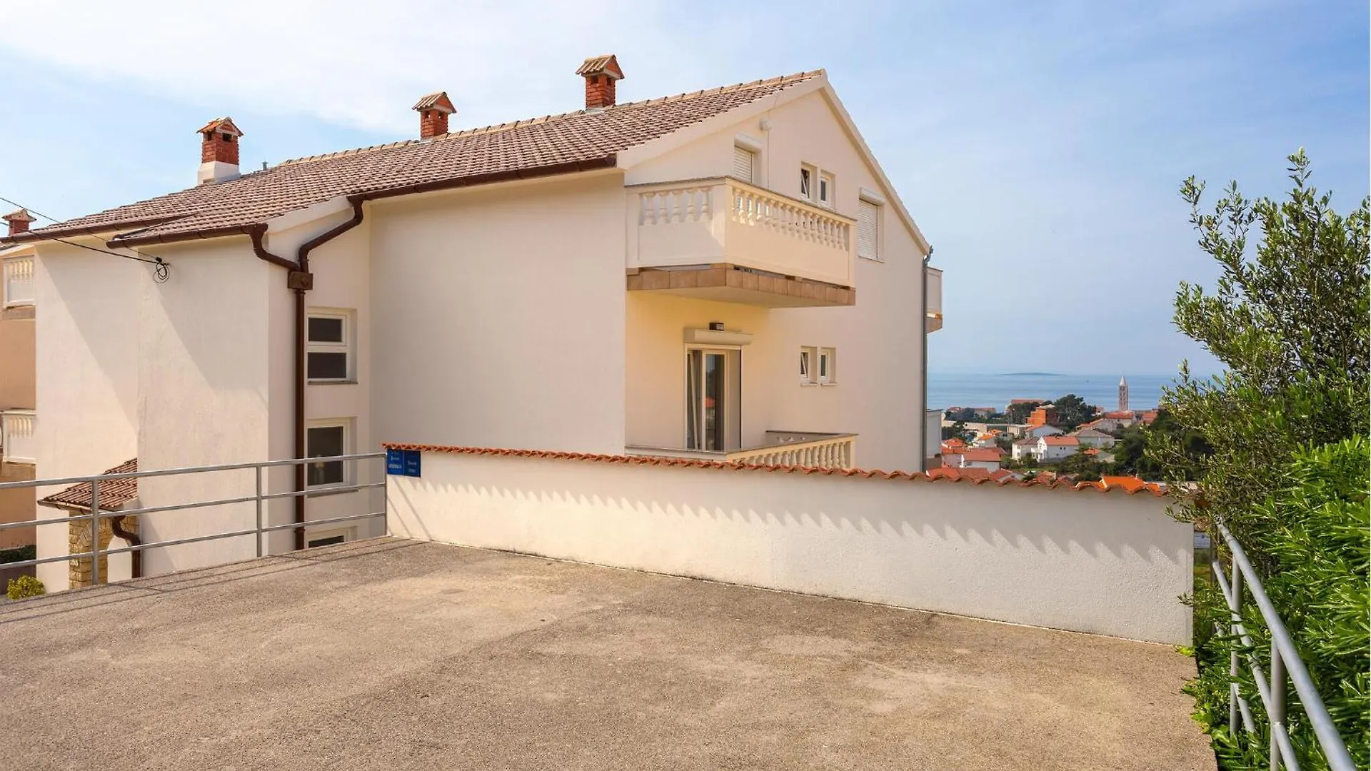 Contactos de Gorgeous Apartment In Rab With Kitchen